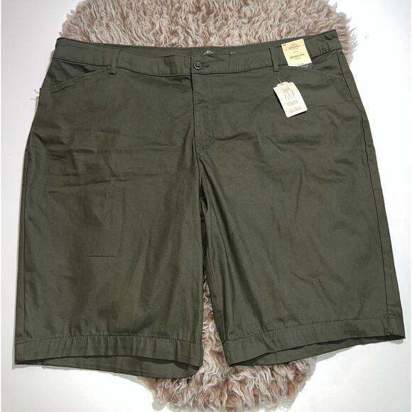 St. John bay women’s new green mid rise Bermuda shorts - Picture 9 of 12